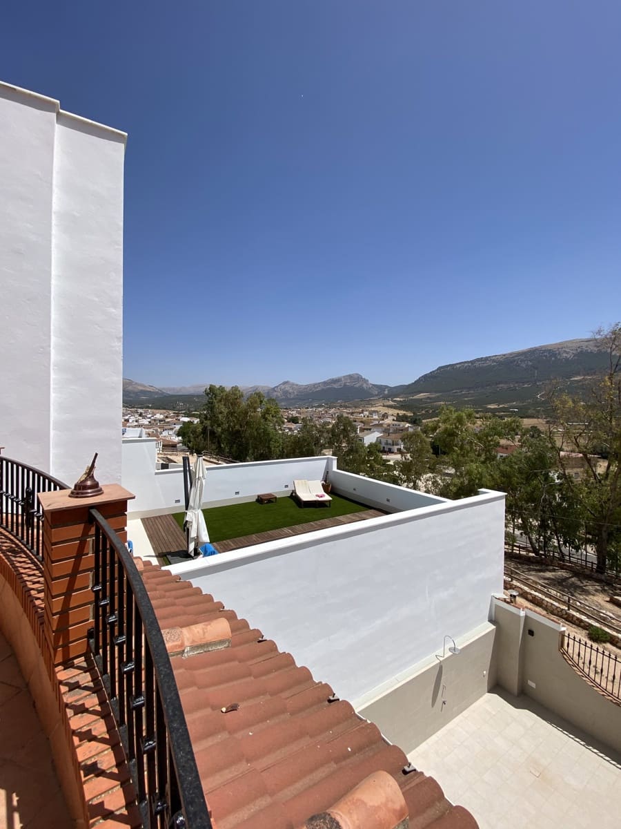 6 soveværelse Villa til salg i Villanueva del Trabuco med swimmingpool garage - € 305.000 (Ref: 9674830)