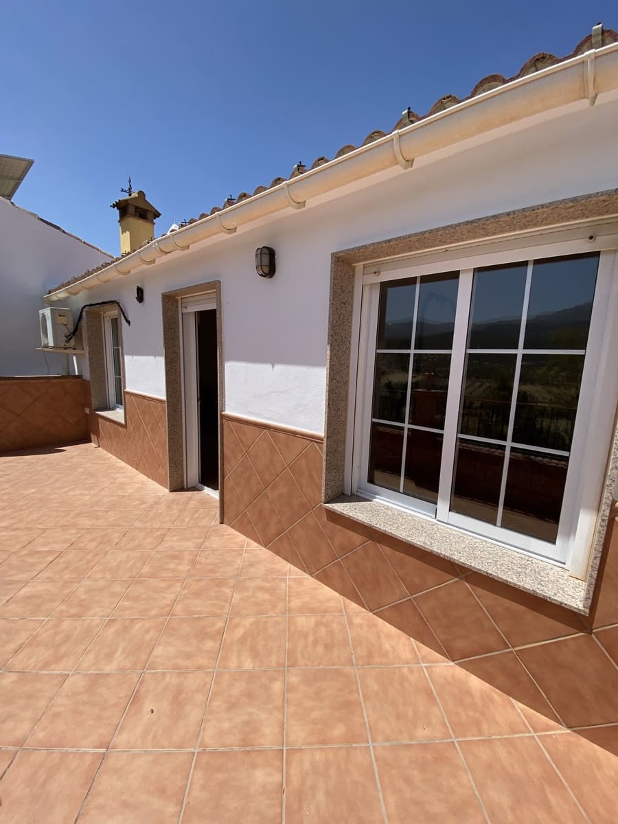 6 soveværelse Villa til salg i Villanueva del Trabuco med swimmingpool garage - € 305.000 (Ref: 9674830)