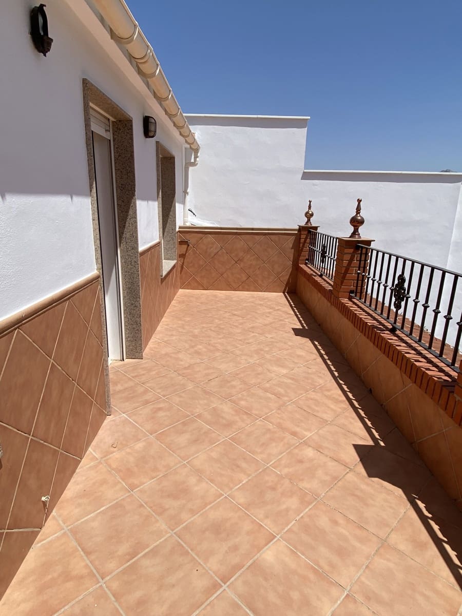 6 soveværelse Villa til salg i Villanueva del Trabuco med swimmingpool garage - € 305.000 (Ref: 9674830)