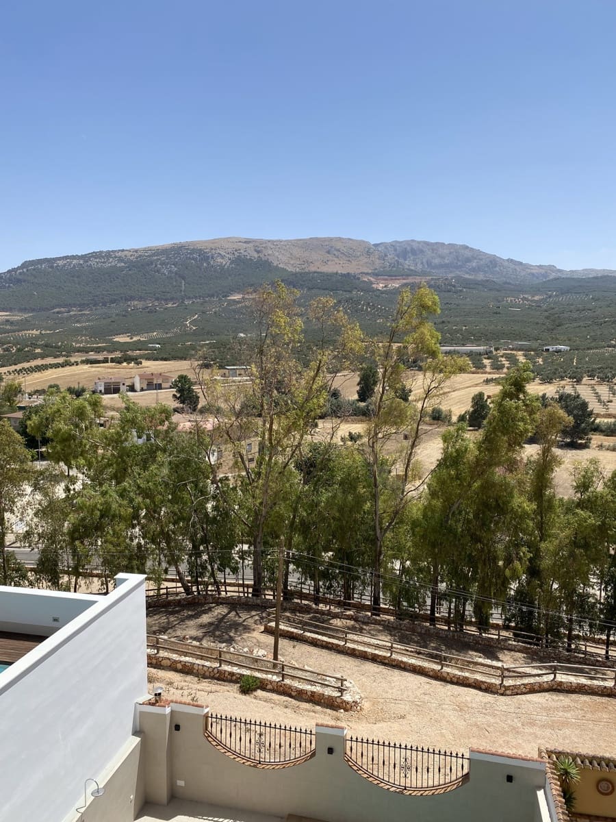 6 soveværelse Villa til salg i Villanueva del Trabuco med swimmingpool garage - € 305.000 (Ref: 9674830)