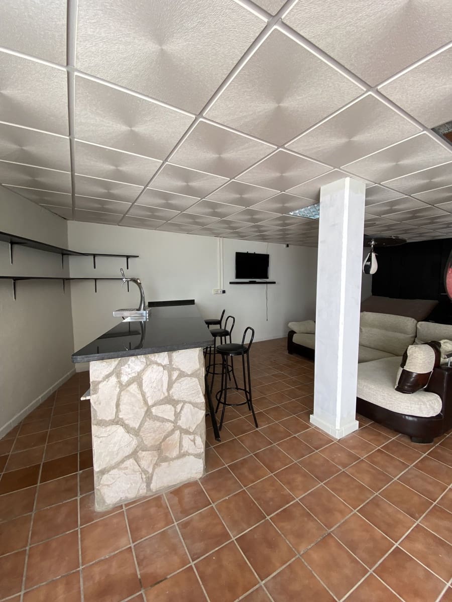 6 soveværelse Villa til salg i Villanueva del Trabuco med swimmingpool garage - € 305.000 (Ref: 9674830)