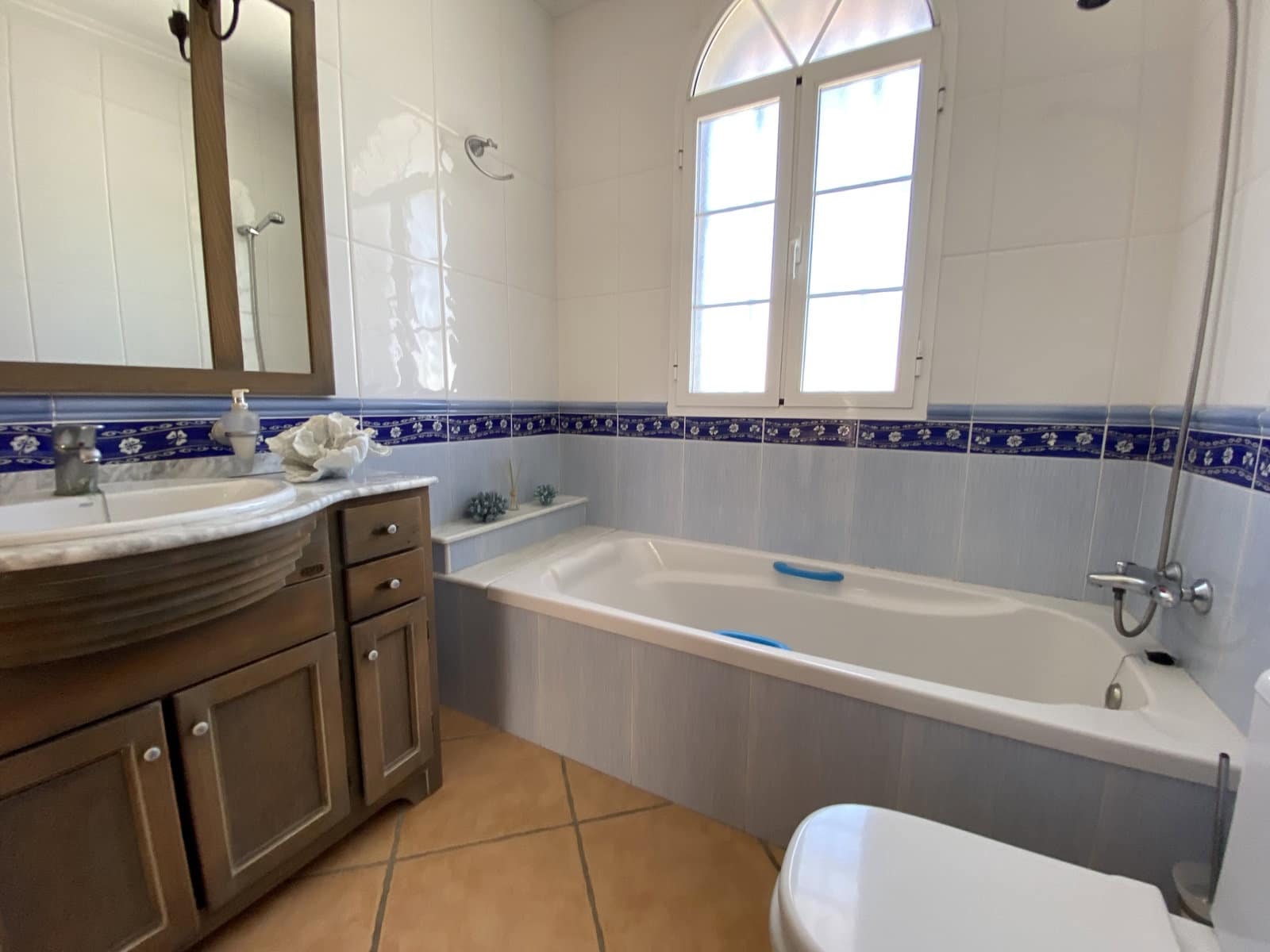 6 soveværelse Villa til salg i Villanueva del Trabuco med swimmingpool garage - € 305.000 (Ref: 9674830)