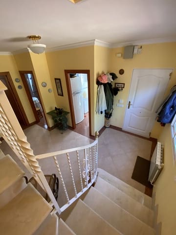 4 bedroom Villa for sale in Villanueva del Trabuco with pool garage - € 305,000 (Ref: 9674838)