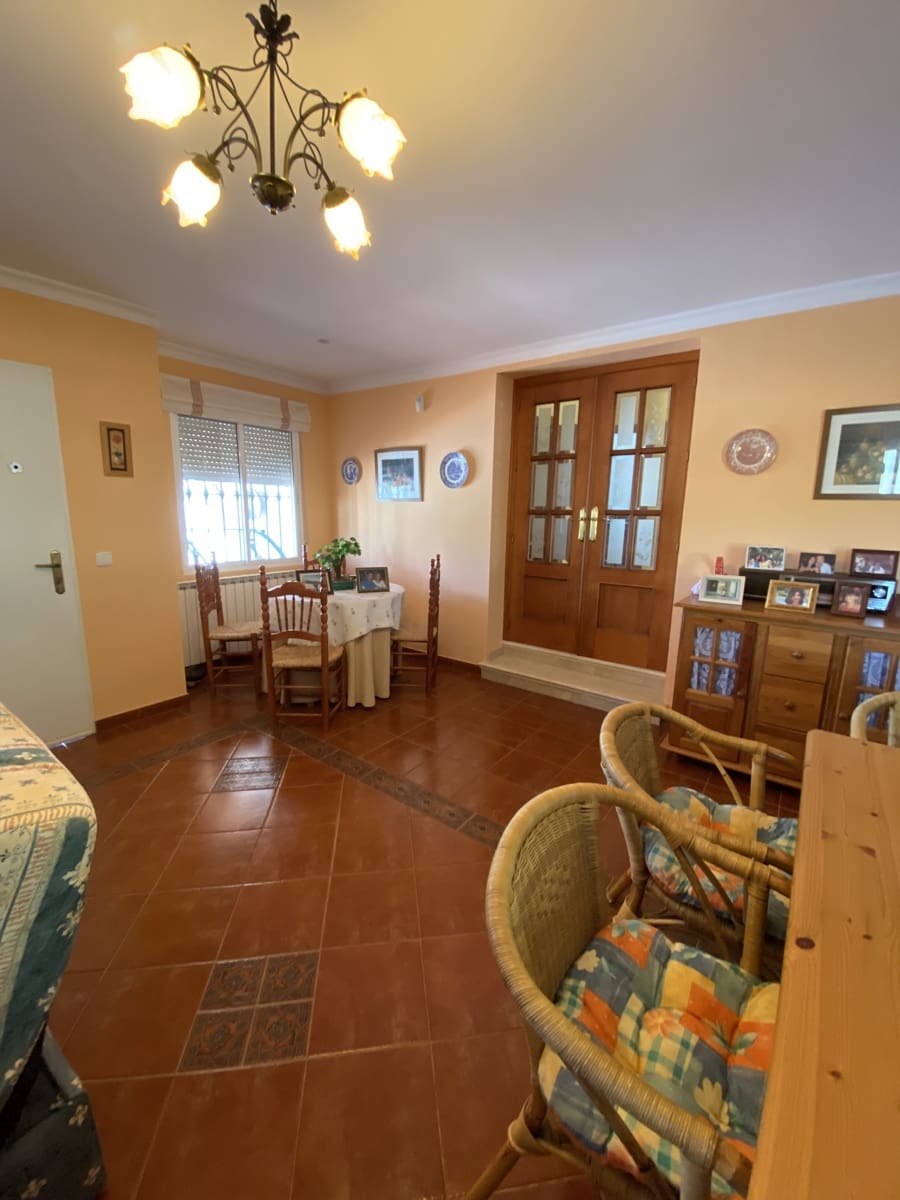 4 bedroom Villa for sale in Villanueva del Trabuco with pool garage - € 305,000 (Ref: 9674838)