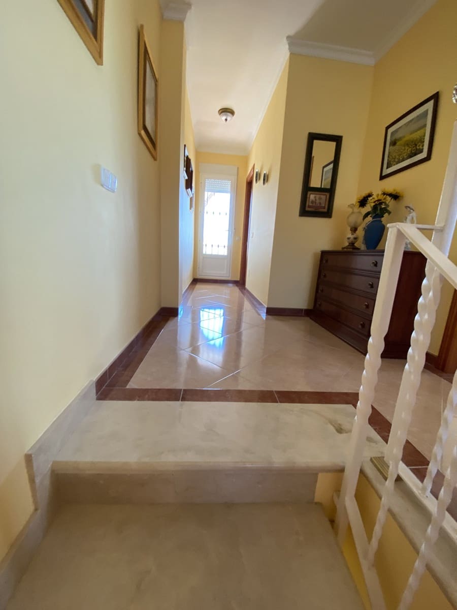 Chalet de 4 habitaciones en Villanueva del Trabuco en venta con piscina garaje - 305.000 € (Ref: 9674838)