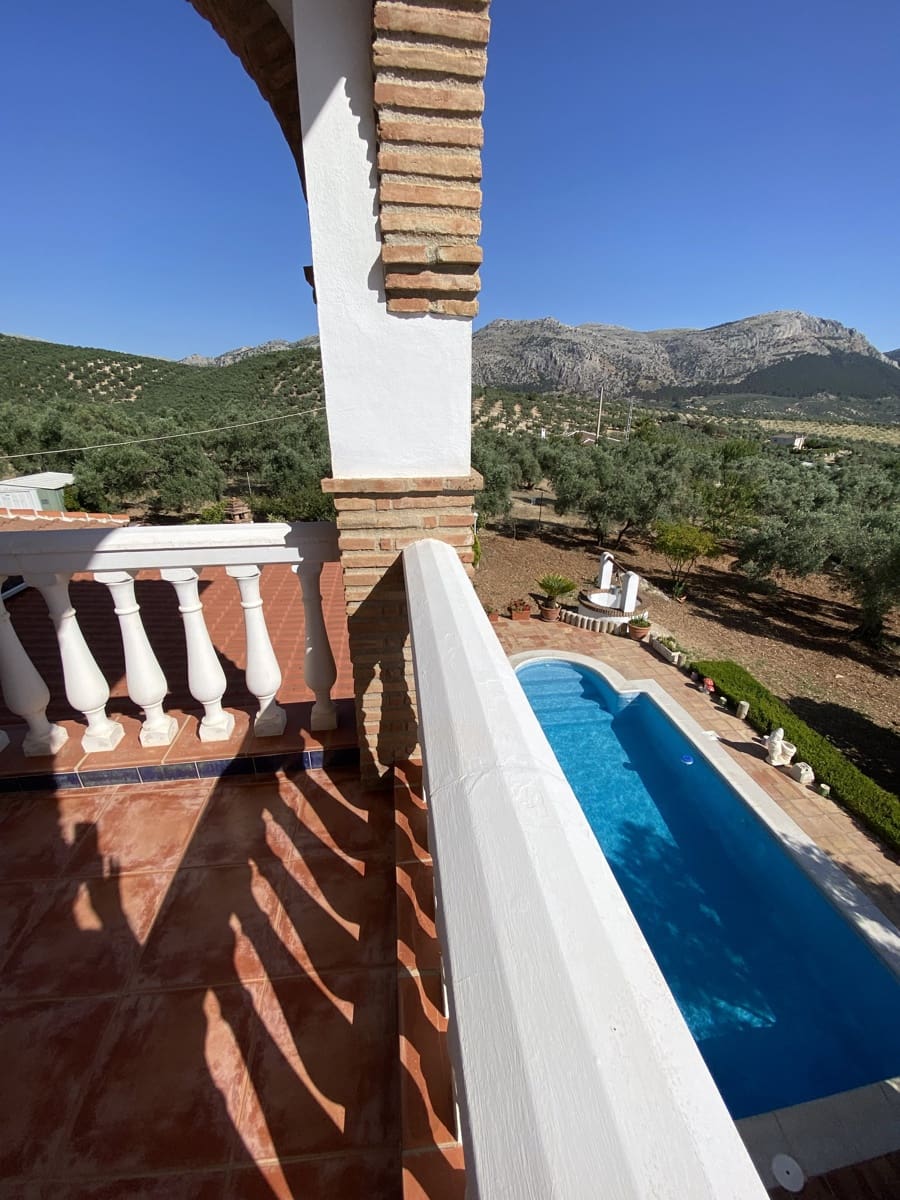 Chalet de 4 habitaciones en Villanueva del Trabuco en venta con piscina garaje - 305.000 € (Ref: 9674838)