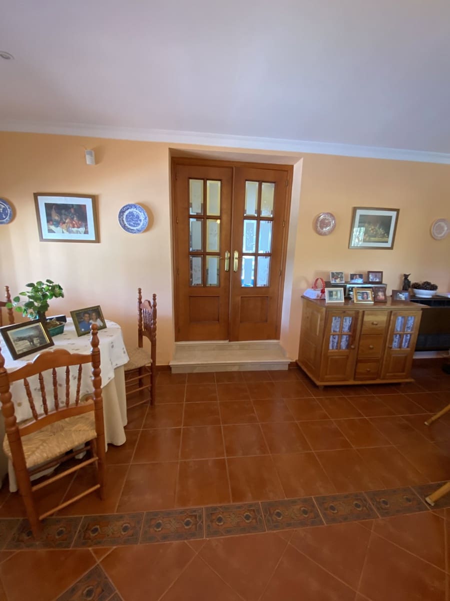 Chalet de 4 habitaciones en Villanueva del Trabuco en venta con piscina garaje - 305.000 € (Ref: 9674838)