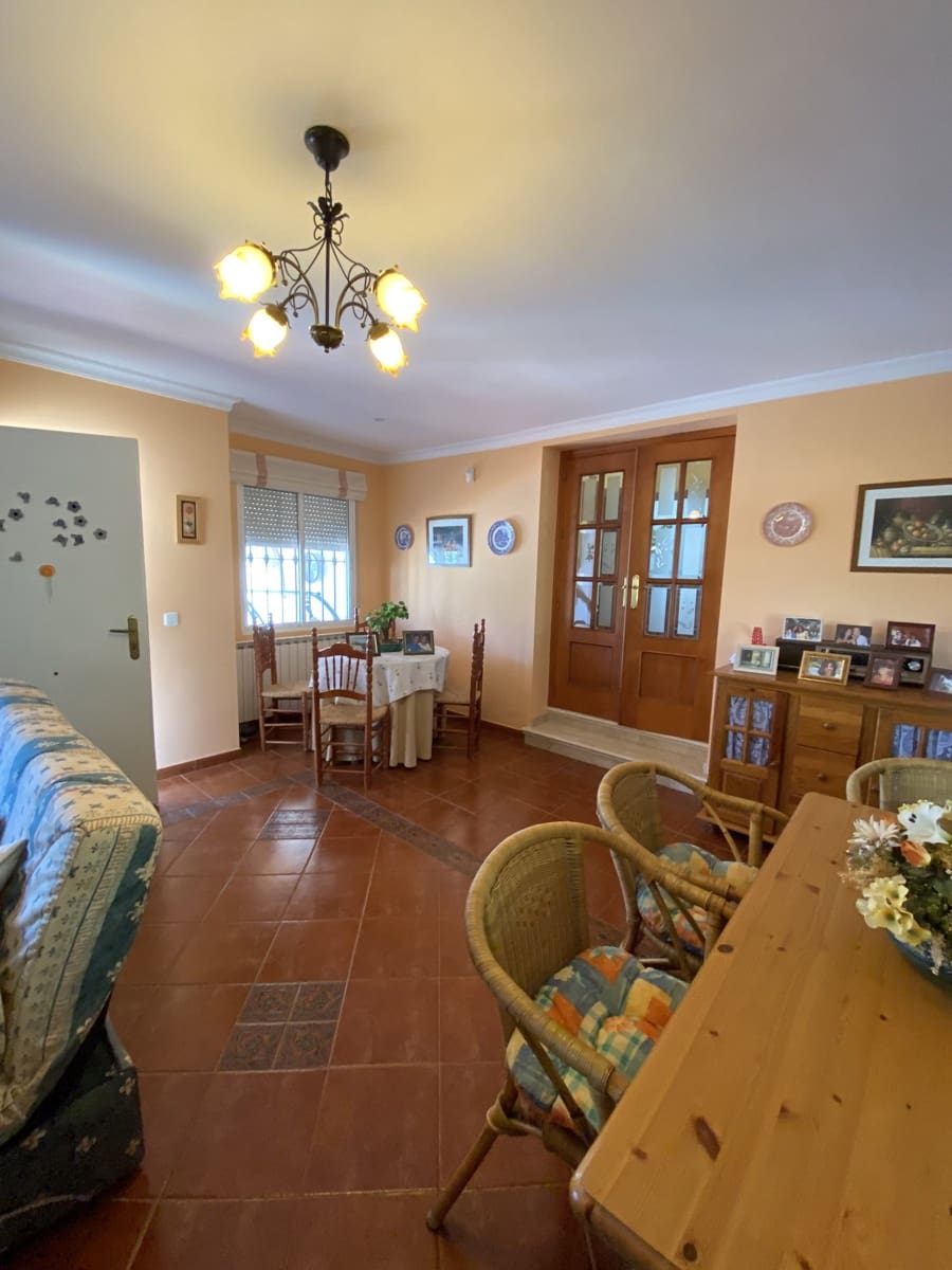 Chalet de 4 habitaciones en Villanueva del Trabuco en venta con piscina garaje - 305.000 € (Ref: 9674838)