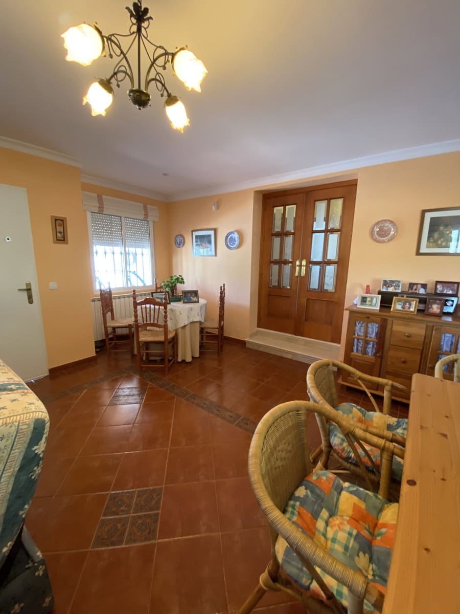Chalet de 4 habitaciones en Villanueva del Trabuco en venta con piscina garaje - 305.000 € (Ref: 9674838)