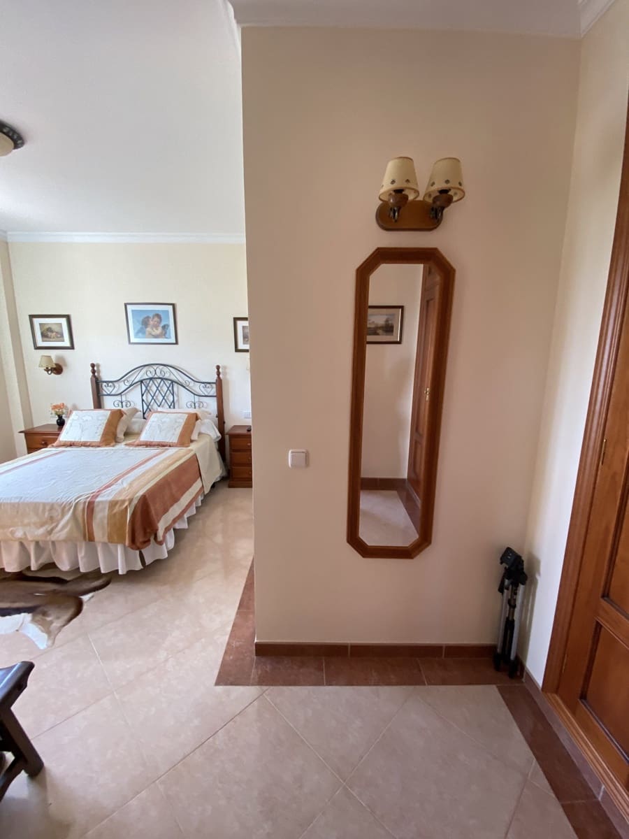 Chalet de 4 habitaciones en Villanueva del Trabuco en venta con piscina garaje - 305.000 € (Ref: 9674838)