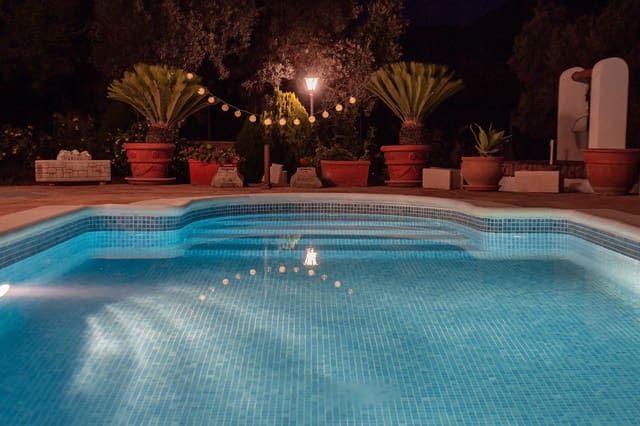 4 sovrum Villa till salu i Villanueva del Trabuco med pool garage - 305 000 € (Ref: 9674838)