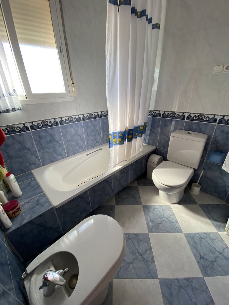 Chalet de 4 habitaciones en Villanueva del Trabuco en venta con piscina garaje - 305.000 € (Ref: 9674838)