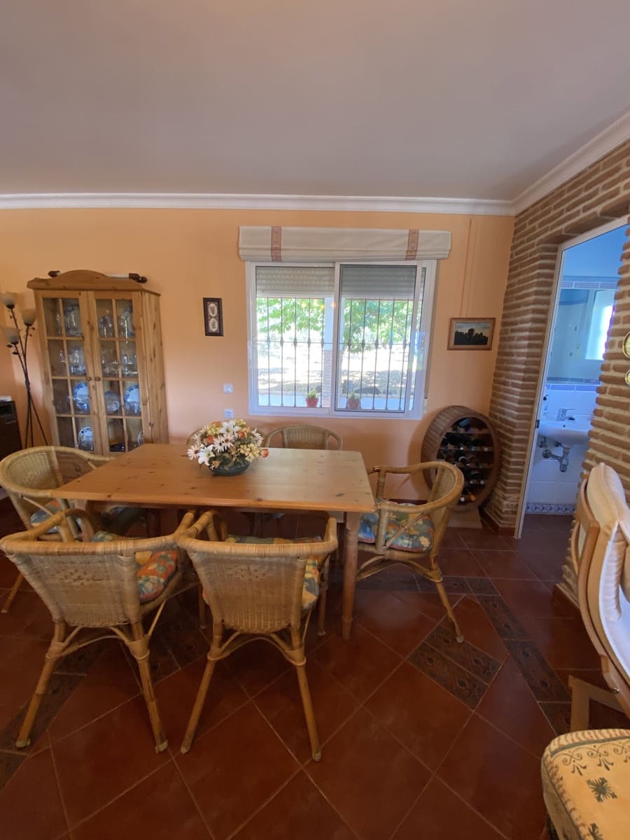 Chalet de 4 habitaciones en Villanueva del Trabuco en venta con piscina garaje - 305.000 € (Ref: 9674838)