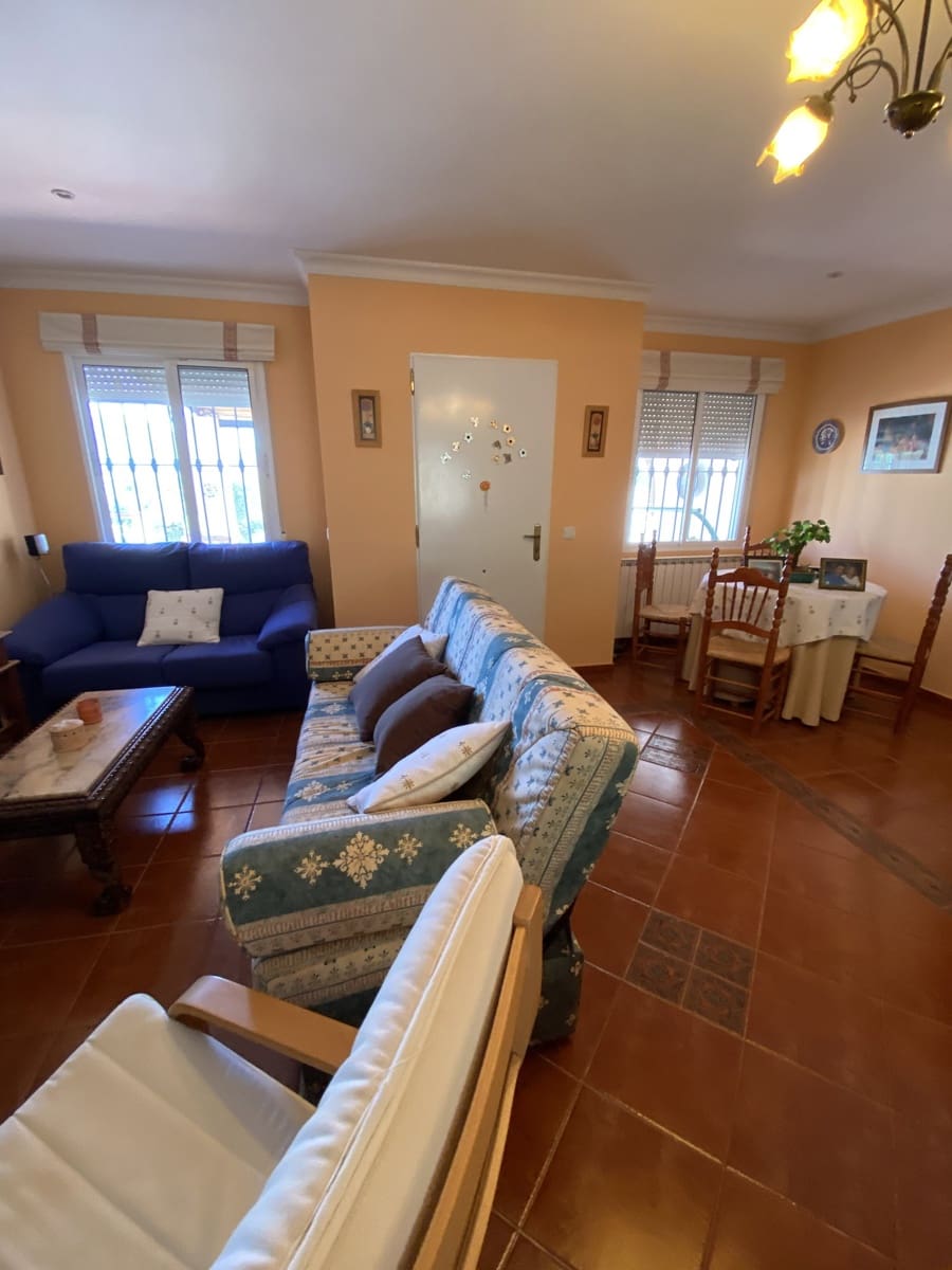 Chalet de 4 habitaciones en Villanueva del Trabuco en venta con piscina garaje - 305.000 € (Ref: 9674838)