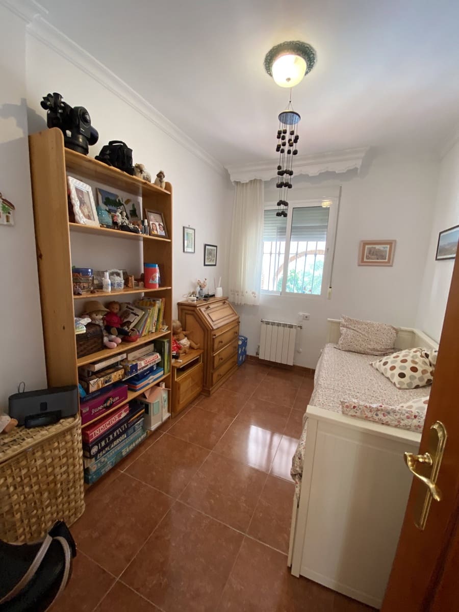 Chalet de 4 habitaciones en Villanueva del Trabuco en venta con piscina garaje - 305.000 € (Ref: 9674838)