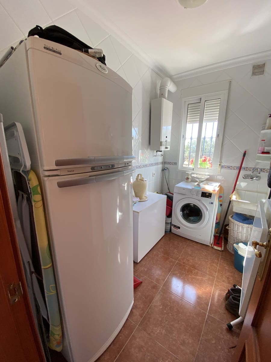 Chalet de 4 habitaciones en Villanueva del Trabuco en venta con piscina garaje - 305.000 € (Ref: 9674838)