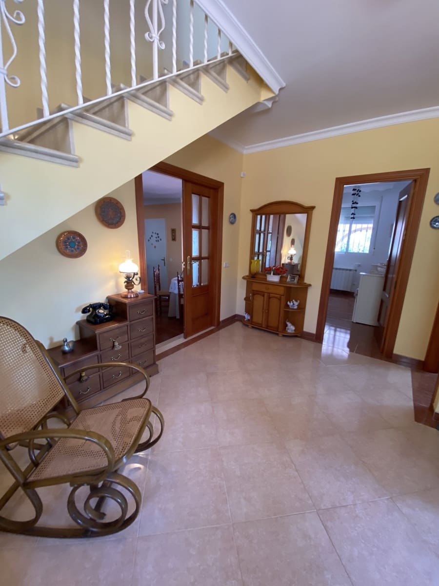 Chalet de 4 habitaciones en Villanueva del Trabuco en venta con piscina garaje - 305.000 € (Ref: 9674838)