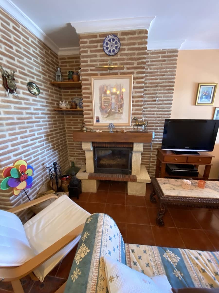 Chalet de 4 habitaciones en Villanueva del Trabuco en venta con piscina garaje - 305.000 € (Ref: 9674838)