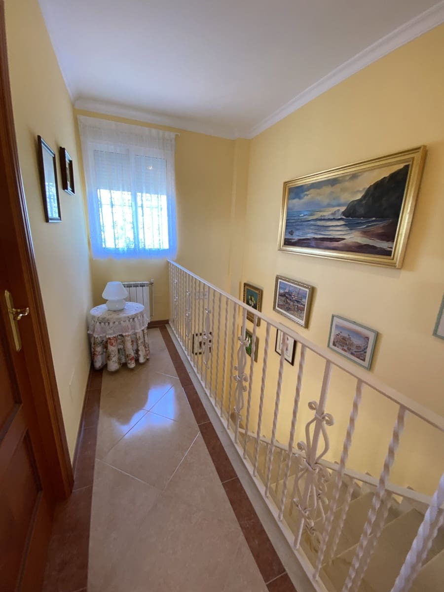 Chalet de 4 habitaciones en Villanueva del Trabuco en venta con piscina garaje - 305.000 € (Ref: 9674838)