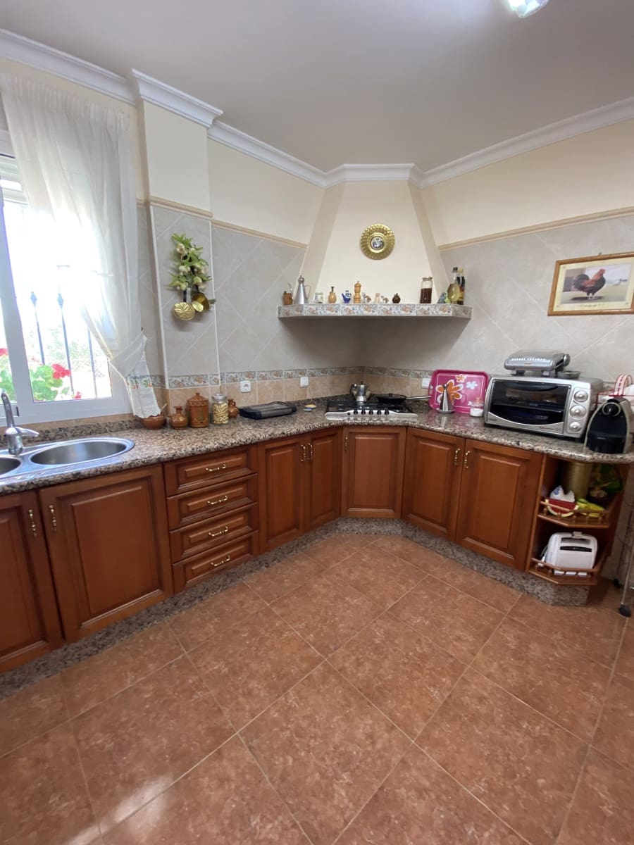 Chalet de 4 habitaciones en Villanueva del Trabuco en venta con piscina garaje - 305.000 € (Ref: 9674838)