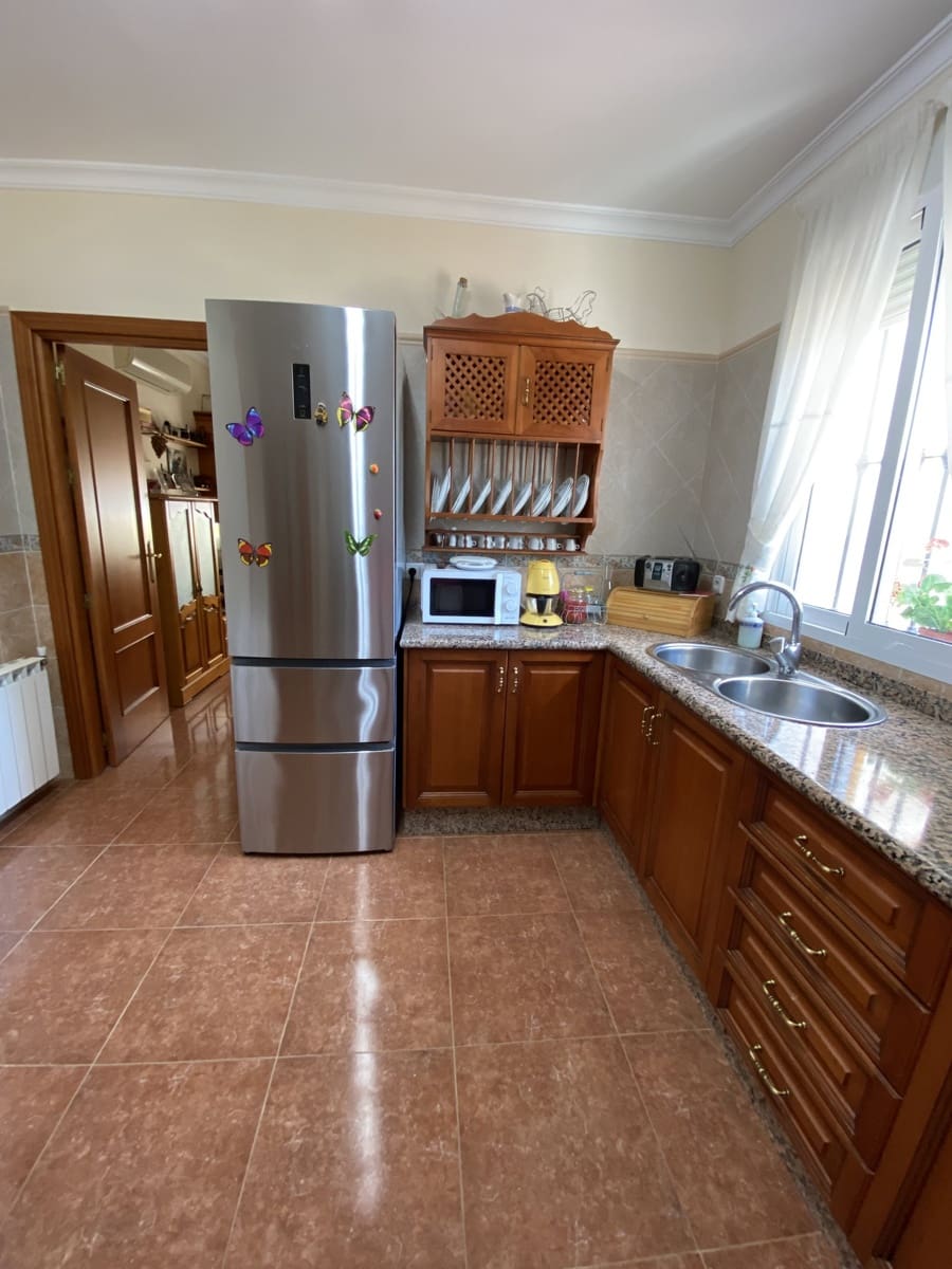 Chalet de 4 habitaciones en Villanueva del Trabuco en venta con piscina garaje - 305.000 € (Ref: 9674838)