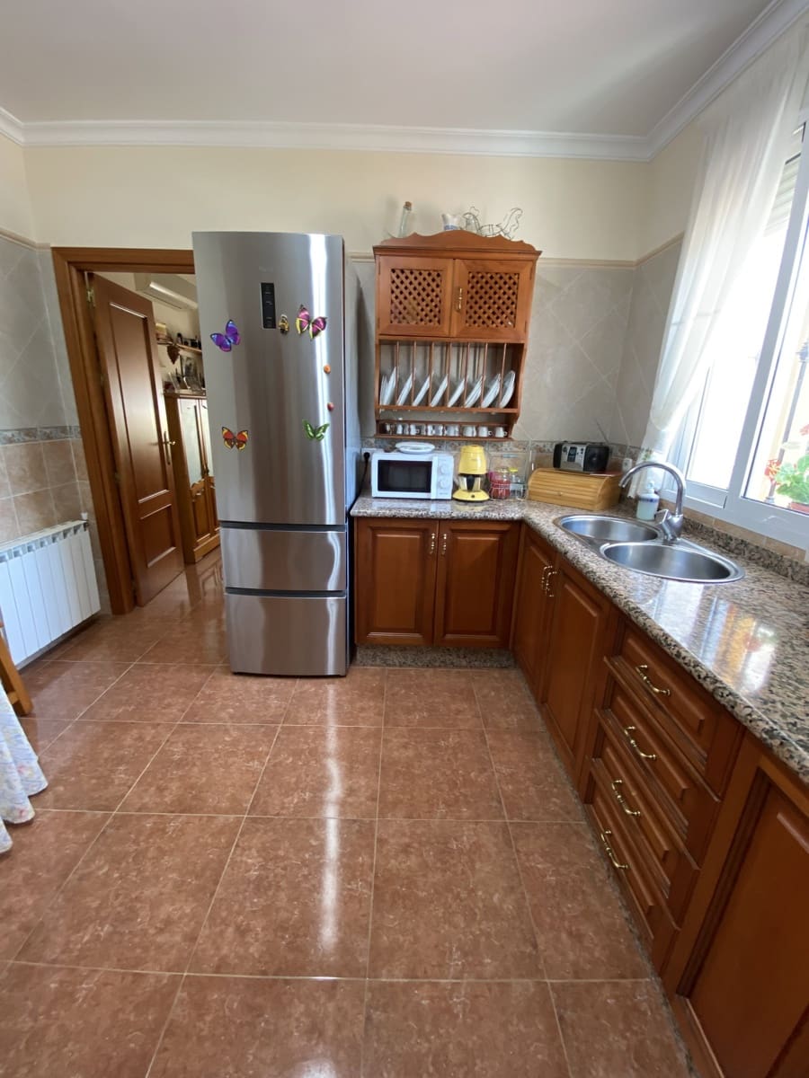 Chalet de 4 habitaciones en Villanueva del Trabuco en venta con piscina garaje - 305.000 € (Ref: 9674838)