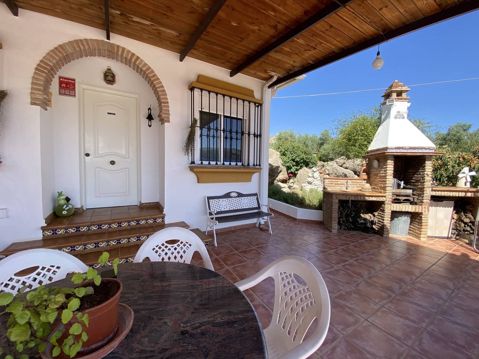 Chalet de 4 habitaciones en Villanueva del Trabuco en venta con piscina garaje - 305.000 € (Ref: 9674838)