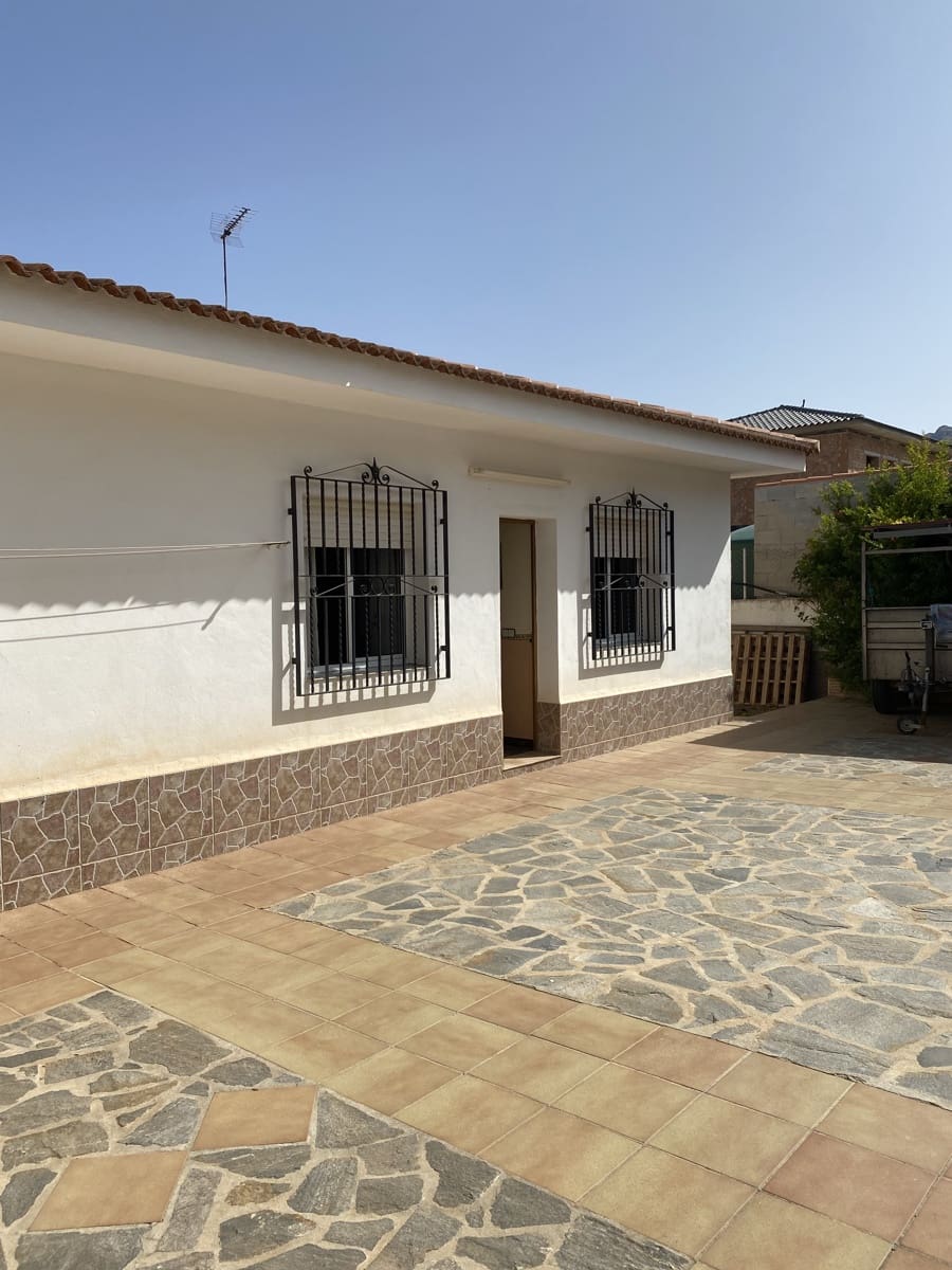 4 bedroom Villa for sale in Villanueva del Trabuco with pool garage - € 199,995 (Ref: 9674839)