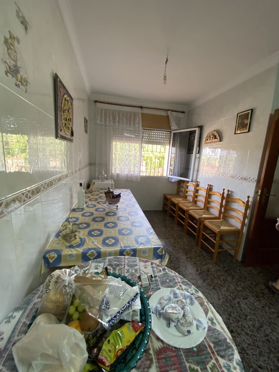 4 bedroom Villa for sale in Villanueva del Trabuco with pool garage - € 199,995 (Ref: 9674839)