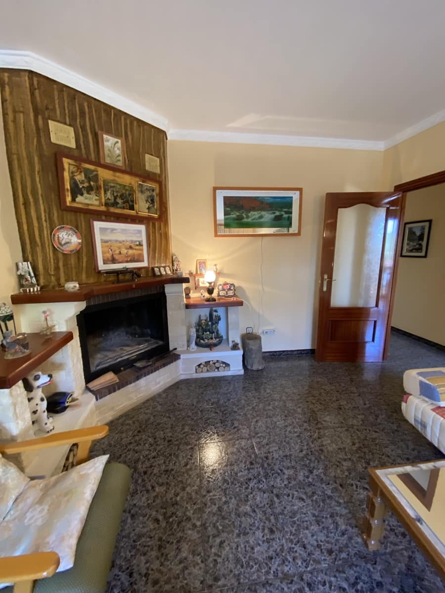 4 bedroom Villa for sale in Villanueva del Trabuco with pool garage - € 199,995 (Ref: 9674839)