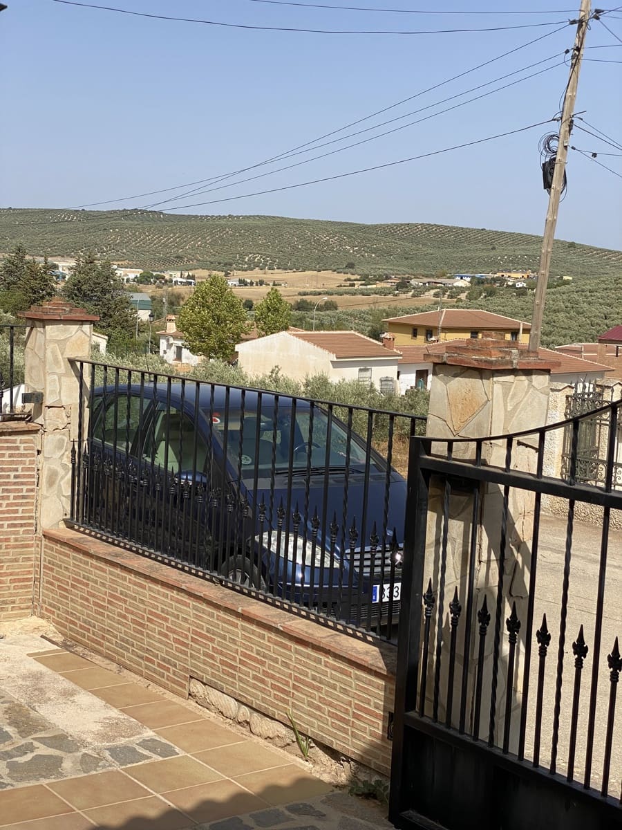 4 bedroom Villa for sale in Villanueva del Trabuco with pool garage - € 199,995 (Ref: 9674839)