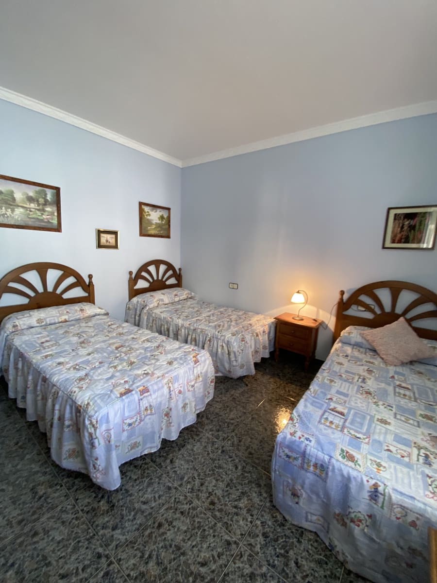 4 bedroom Villa for sale in Villanueva del Trabuco with pool garage - € 199,995 (Ref: 9674839)