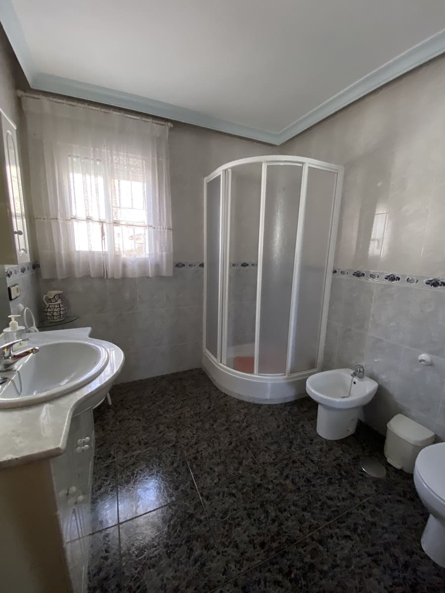 4 bedroom Villa for sale in Villanueva del Trabuco with pool garage - € 199,995 (Ref: 9674839)