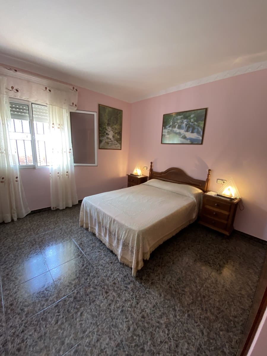 4 bedroom Villa for sale in Villanueva del Trabuco with pool garage - € 199,995 (Ref: 9674839)