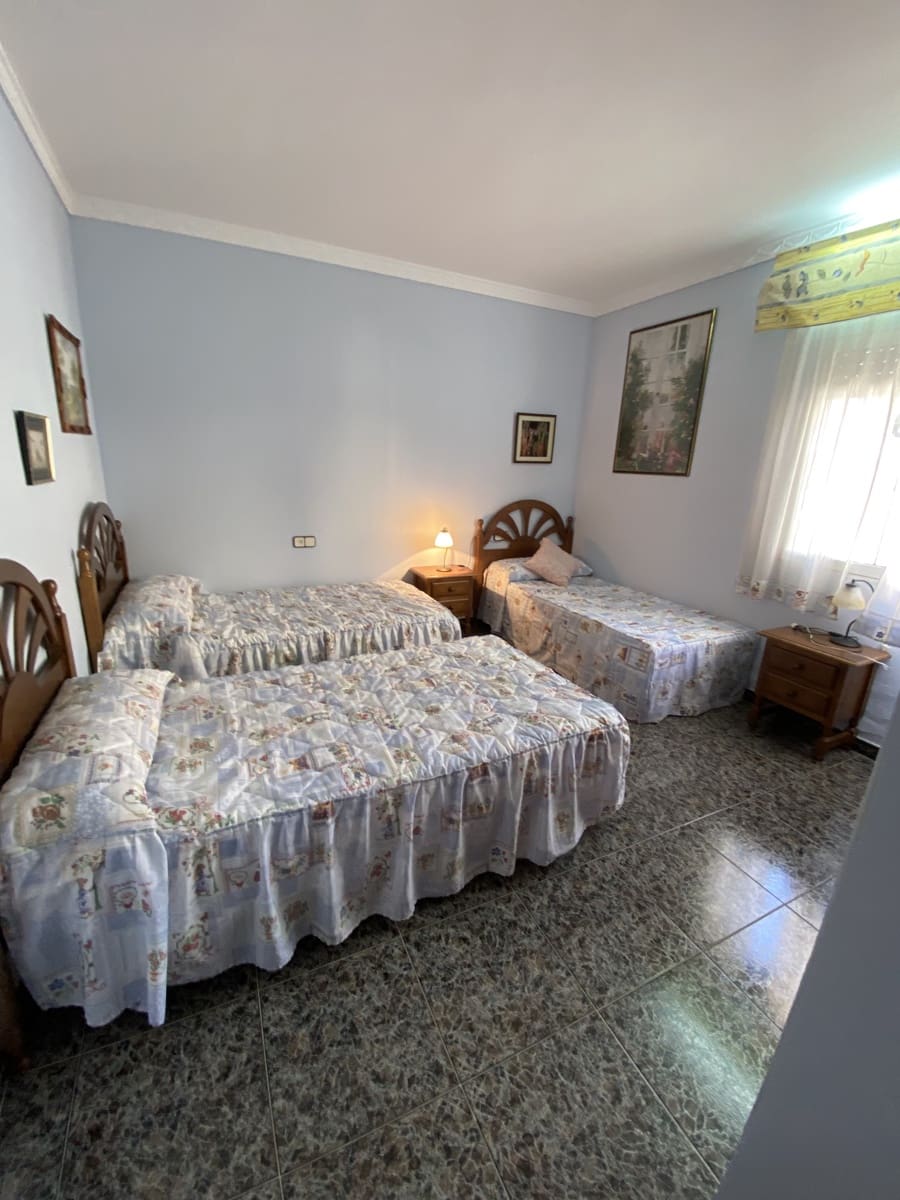 4 bedroom Villa for sale in Villanueva del Trabuco with pool garage - € 199,995 (Ref: 9674839)