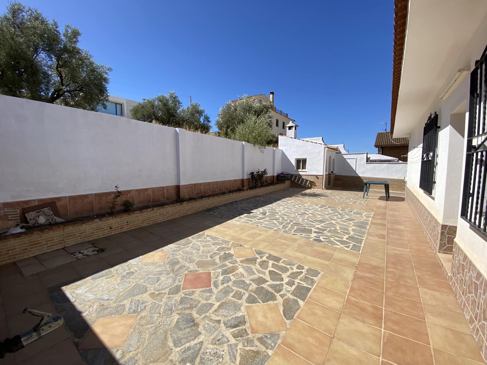 4 bedroom Villa for sale in Villanueva del Trabuco with pool garage - € 199,995 (Ref: 9674839)