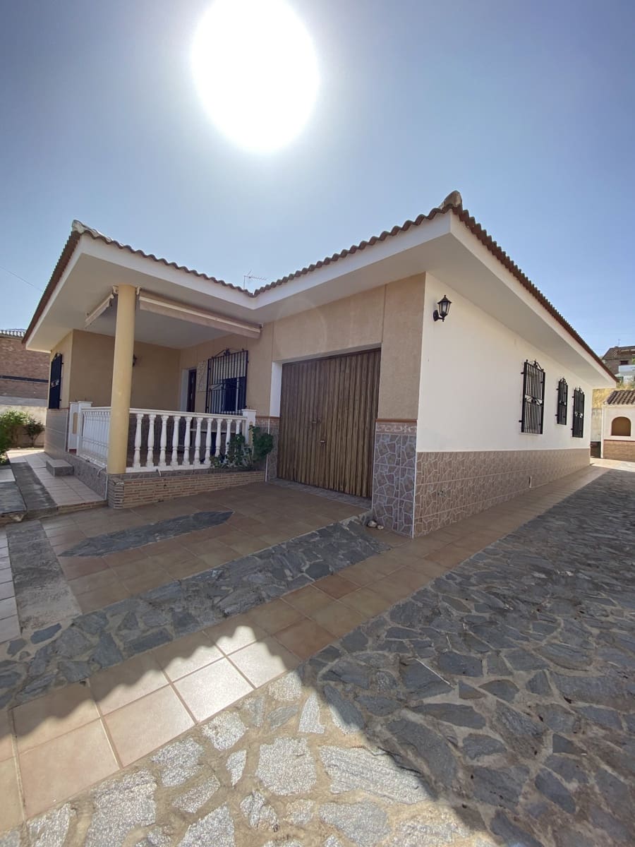 Chalet de 4 habitaciones en Villanueva del Trabuco en venta con piscina garaje - 199.995 € (Ref: 9674839)
