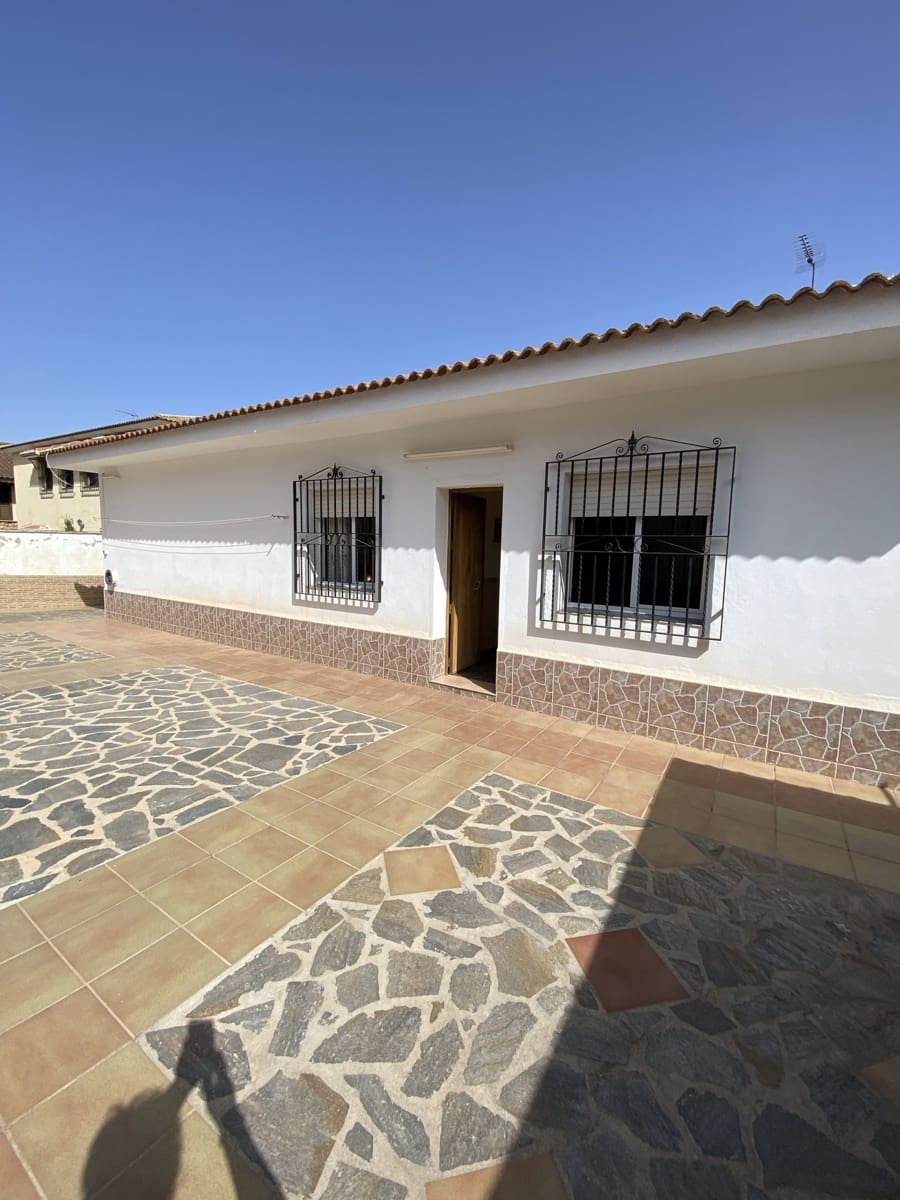 Chalet de 4 habitaciones en Villanueva del Trabuco en venta con piscina garaje - 199.995 € (Ref: 9674839)