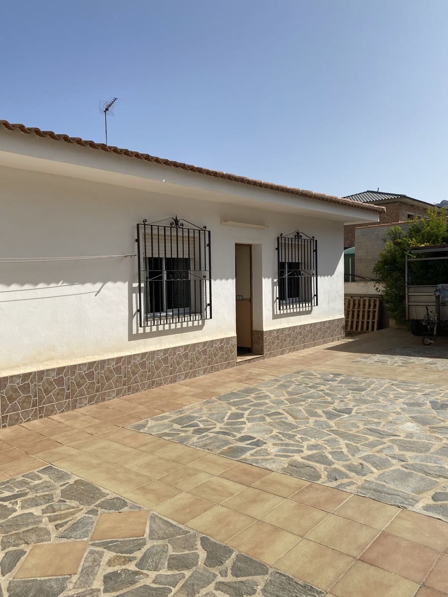 Chalet de 4 habitaciones en Villanueva del Trabuco en venta con piscina garaje - 199.995 € (Ref: 9674839)