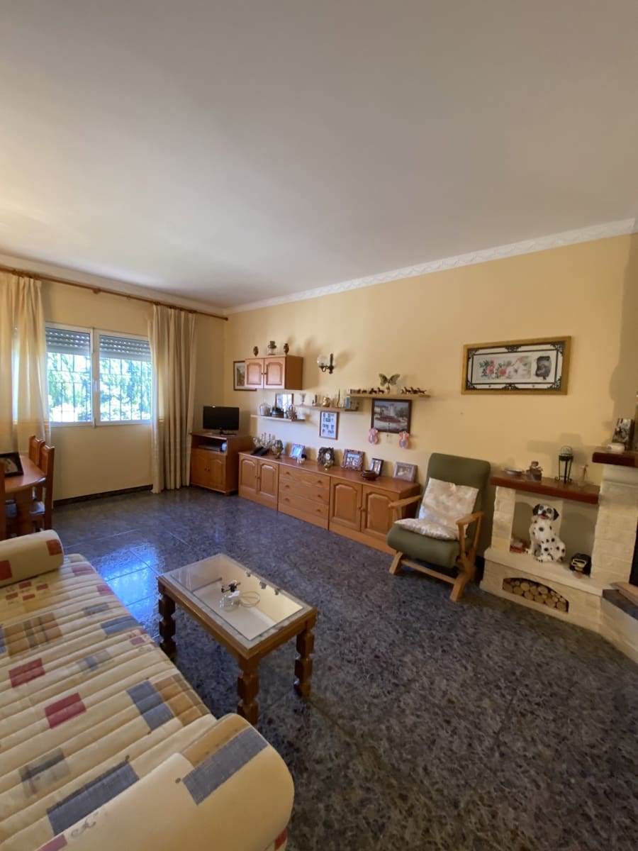 Chalet de 4 habitaciones en Villanueva del Trabuco en venta con piscina garaje - 199.995 € (Ref: 9674839)