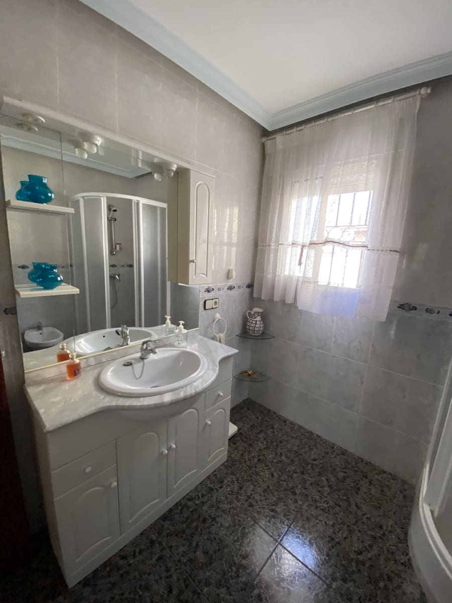 Chalet de 4 habitaciones en Villanueva del Trabuco en venta con piscina garaje - 199.995 € (Ref: 9674839)