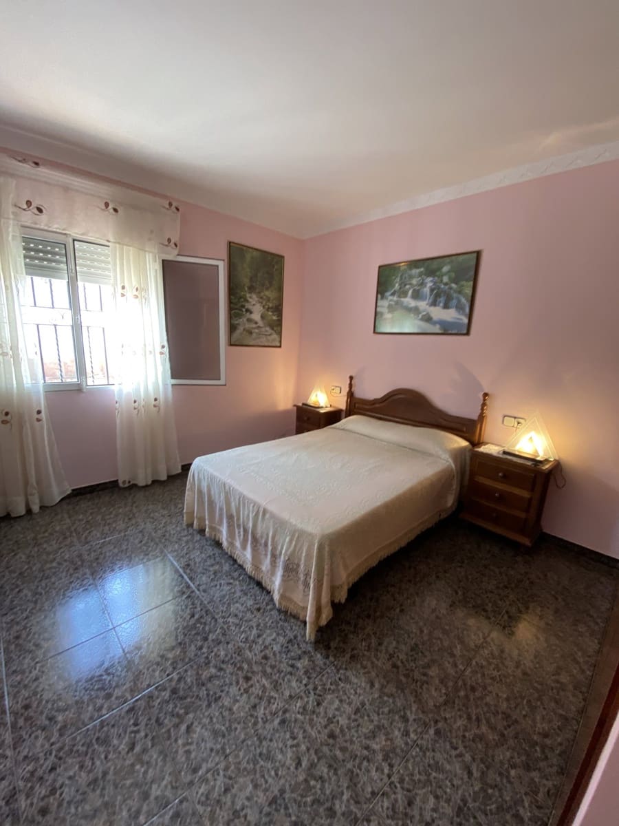 Chalet de 4 habitaciones en Villanueva del Trabuco en venta con piscina garaje - 199.995 € (Ref: 9674839)