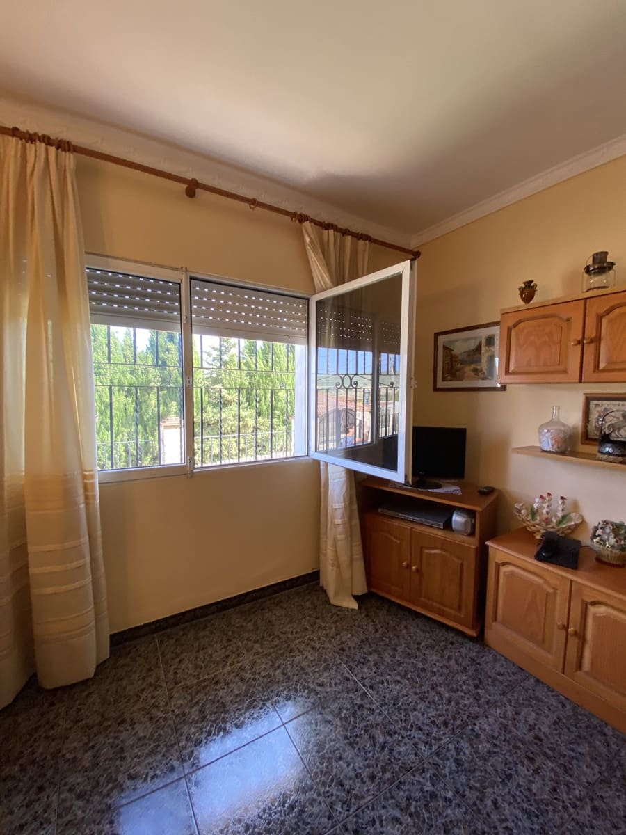 Chalet de 4 habitaciones en Villanueva del Trabuco en venta con piscina garaje - 199.995 € (Ref: 9674839)