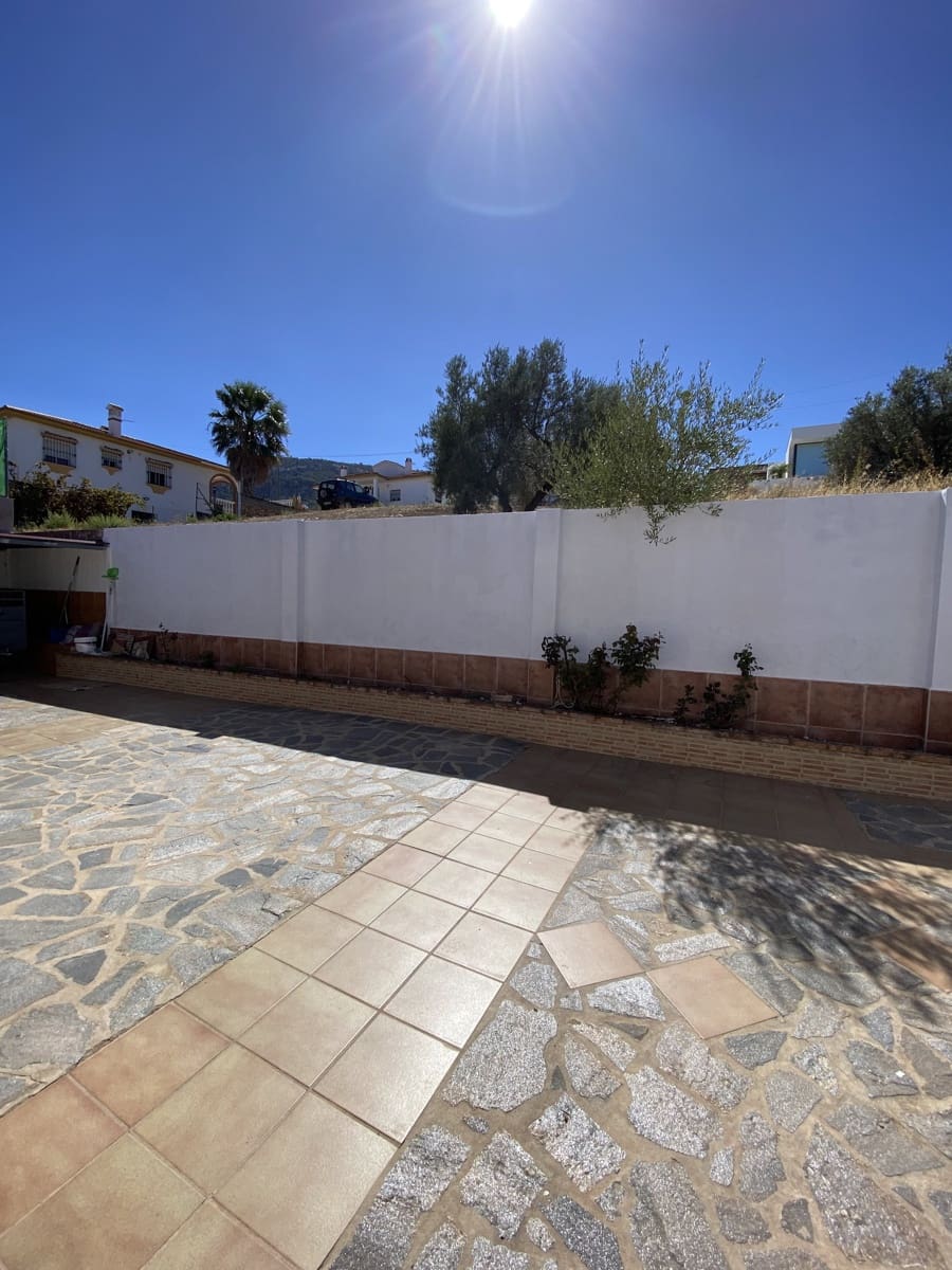 Chalet de 4 habitaciones en Villanueva del Trabuco en venta con piscina garaje - 199.995 € (Ref: 9674839)