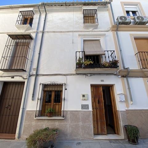 3 bedroom Townhouse for sale in Villanueva de Algaidas with garage - € 72,750 (Ref: 9674843)