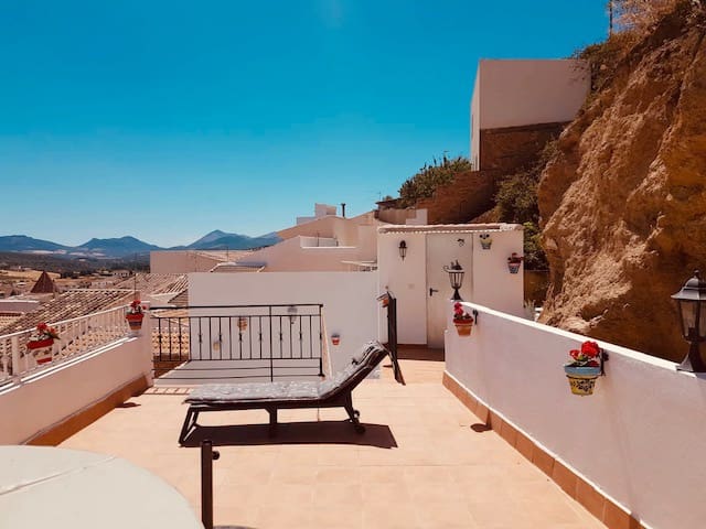 2 bedroom Townhouse for sale in Villanueva del Trabuco with garage - € 84,500 (Ref: 9674848)