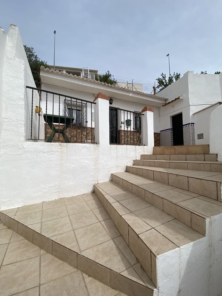 2 makuuhuone Omakotitalo myytävänä paikassa Villanueva del Trabuco mukana 
autotalli - 84 500 € (Ref: 9674848)