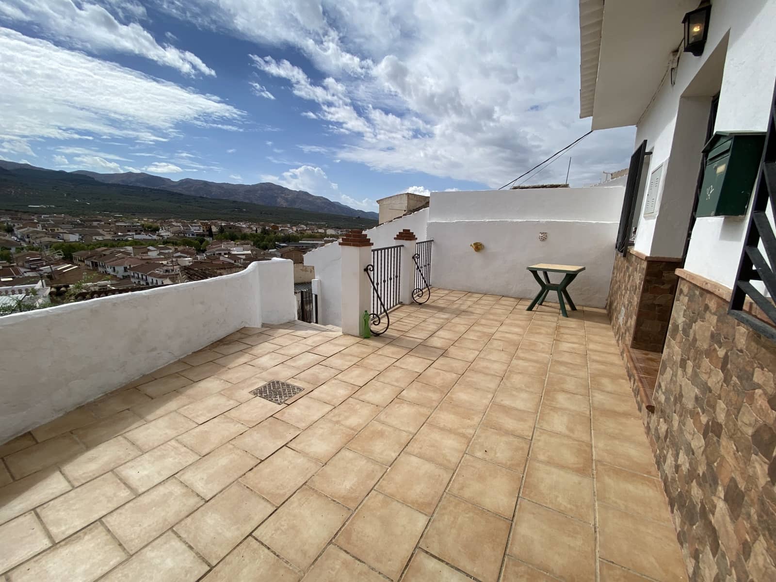 2 makuuhuone Omakotitalo myytävänä paikassa Villanueva del Trabuco mukana 
autotalli - 84 500 € (Ref: 9674848)