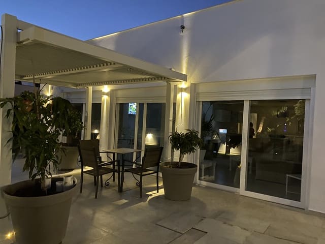 3 sypialnia Willa na sprzedaż w Marbella z basenem garażem - 999 950 € (Ref: 9674851)