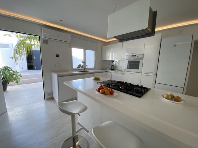 3 sypialnia Willa na sprzedaż w Marbella z basenem garażem - 999 950 € (Ref: 9674851)